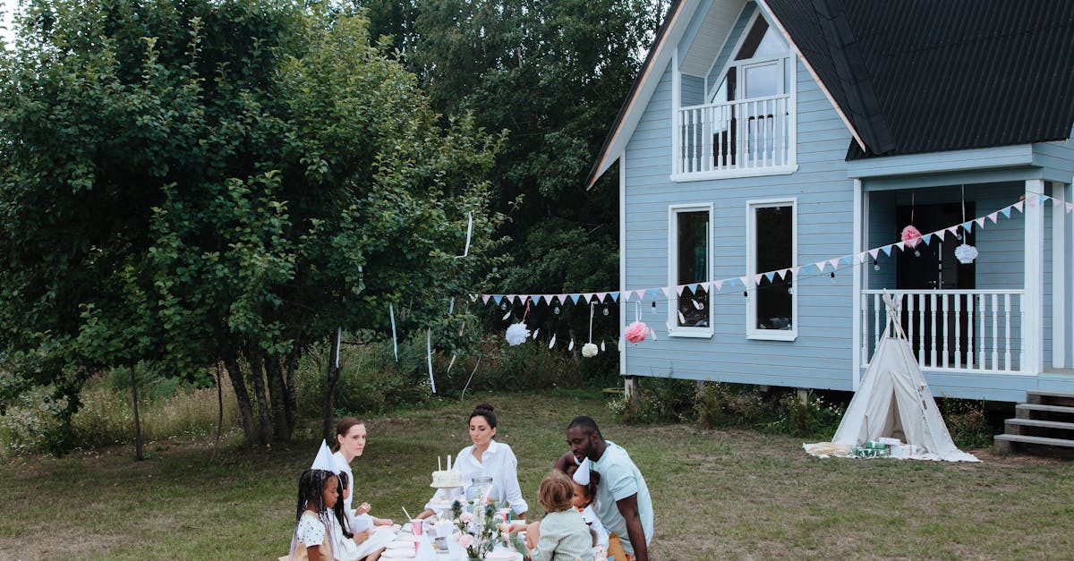 découvrez l'univers fascinant du tipi, une habitation traditionnelle des amérindiens, emblématique de la vie nomade. apprenez son histoire, son rôle culturel et comment il inspire des séjours immersifs en pleine nature.