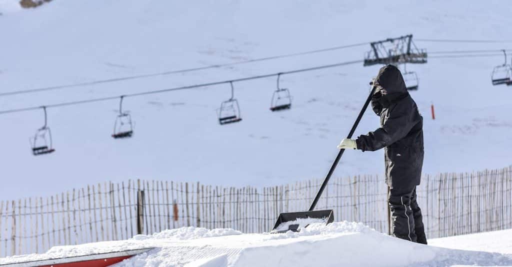 découvrez les pyrénées, une chaîne de montagnes majestueuse offrant des paysages à couper le souffle, des activités de plein air palpitantes et une riche biodiversité. partez à l'aventure entre vallées verdoyantes et sommets enneigés, tout en explorant la culture locale et les traditions des villages pittoresques.