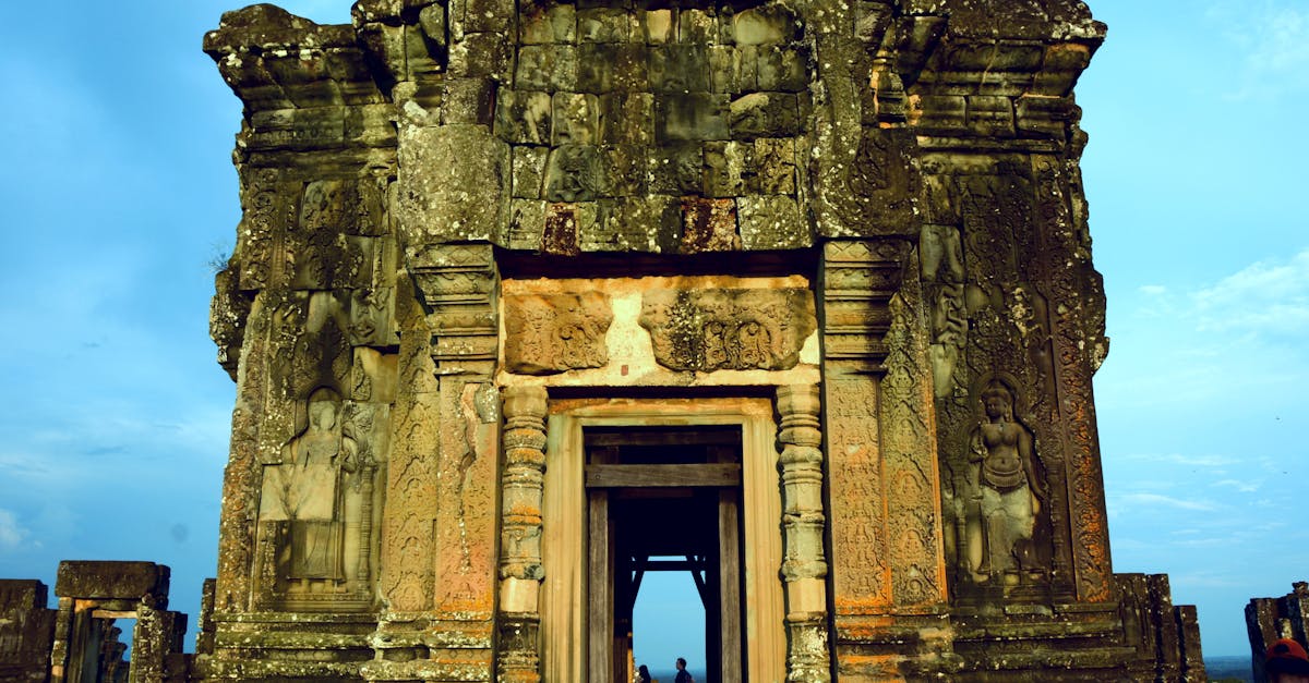 découvrez angkor, un joyau archéologique du cambodge, où temples majestueux et richesses historiques s'entremêlent, vous invitant à explorer l'héritage fascinant de l'empire khmer.