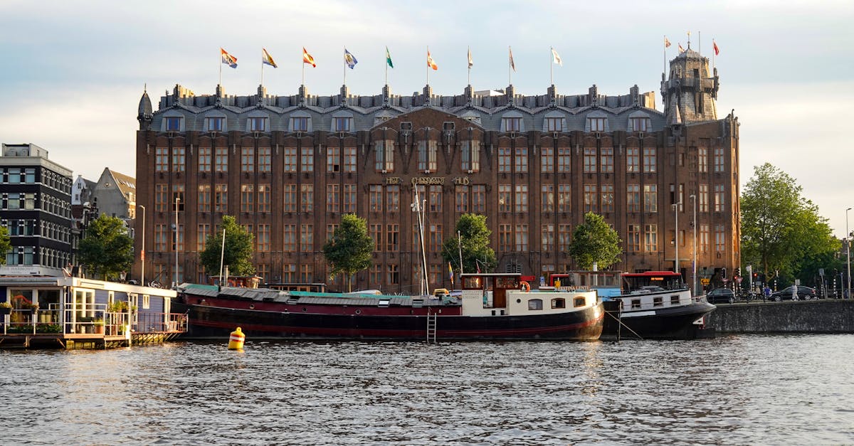 découvrez les capitales des pays du monde entier, leur culture, leur histoire et les attractions incontournables à visiter. plongez dans un voyage fascinant à travers les villes emblématiques et les secrets qu'elles recèlent.