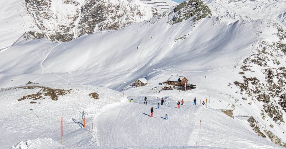 découvrez des stations de ski familiales idéales pour des vacances inoubliables en famille. profitez de pistes adaptées à tous les niveaux, d'activités diversifiées et d'un hébergement confortable pour créer des souvenirs magiques au cœur des montagnes.