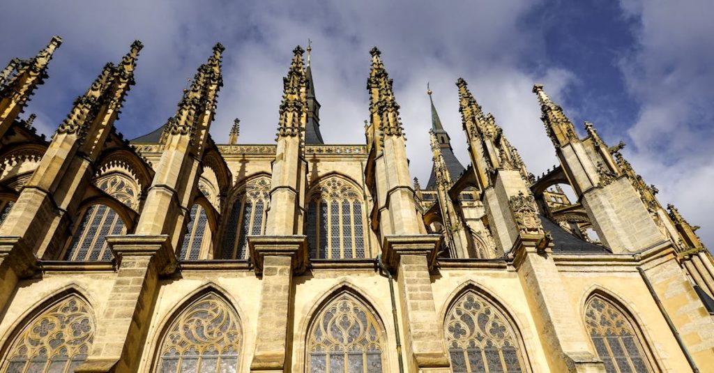 Villes historiques : le guide complet pour découvrir le patrimoine européen découvrez les villes historiques qui racontent l'histoire à travers leurs monuments, architectures et cultures uniques. explorez des destinations fascinantes où le passé se mêle au présent.