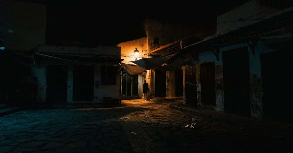 découvrez l'univers fascinant des médinas, ces anciennes cités árabes riches en culture et en histoire. explorez les ruelles étroites, les souks animés et l'architecture pittoresque qui font des médinas des destinations incontournables pour les amateurs d'authenticité et de traditions.