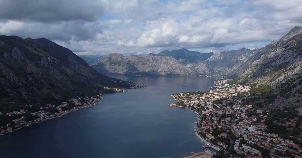 découvrez les villages côtiers du mozambique, où la beauté des plages tropicales rencontre une riche culture locale. plongez dans l'authenticité de ces communautés pittoresques, explorez leurs traditions et savourez une cuisine de fruits de mer fraîche, tout en profitant de paysages époustouflants. une véritable échappée belle au cœur de l'afrique orientale.