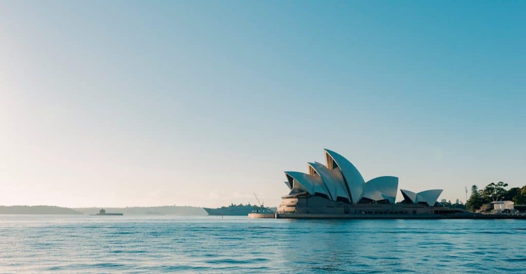 découvrez oceania, une expérience unique qui vous plonge dans les merveilles de l'océan pacifique. explorez des destinations exotiques, une culture riche et des aventures inoubliables au sein de ce paradis maritime.