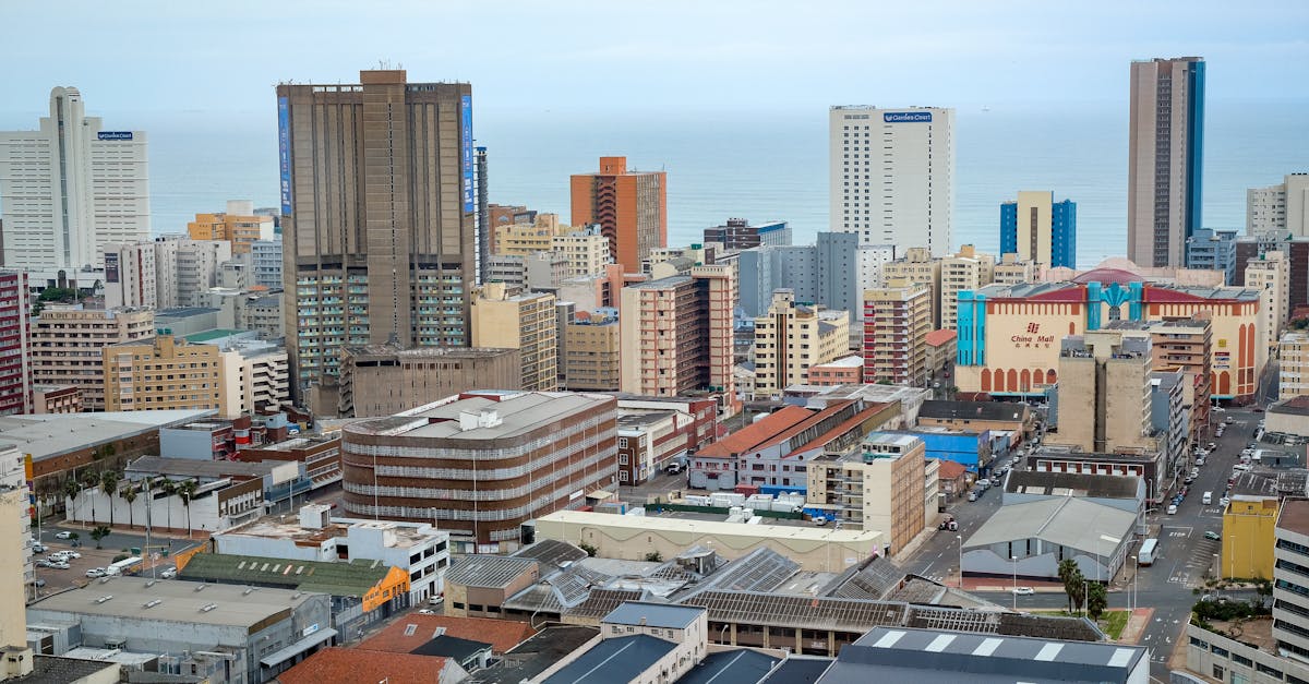 découvrez l'afrique du sud, un pays aux paysages à couper le souffle, riche en culture, en histoire et en biodiversité. explorez ses parcs nationaux, ses plages magnifiques et ses villes vibrantes comme le cap et johannesburg. partez à la rencontre de sa faune unique et savourez sa délicieuse gastronomie.