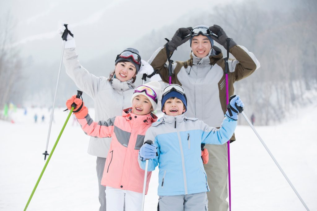 Les enfants peuvent-ils suivre des cours de ski ?