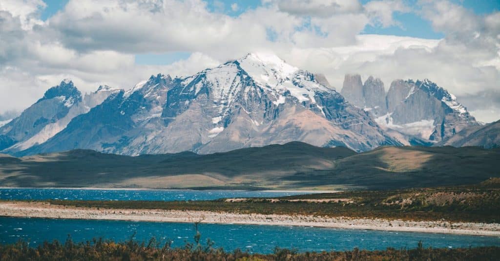Aventure dans les Andes : Le Guide Complet pour Découvrir la Colombie découvrez les majestueuses andes, la chaîne de montagnes phare de l'amérique du sud, riche en biodiversité, culture dynamique et paysages à couper le souffle. partez à l'aventure entre la nature sauvage et les vestiges d'anciennes civilisations.