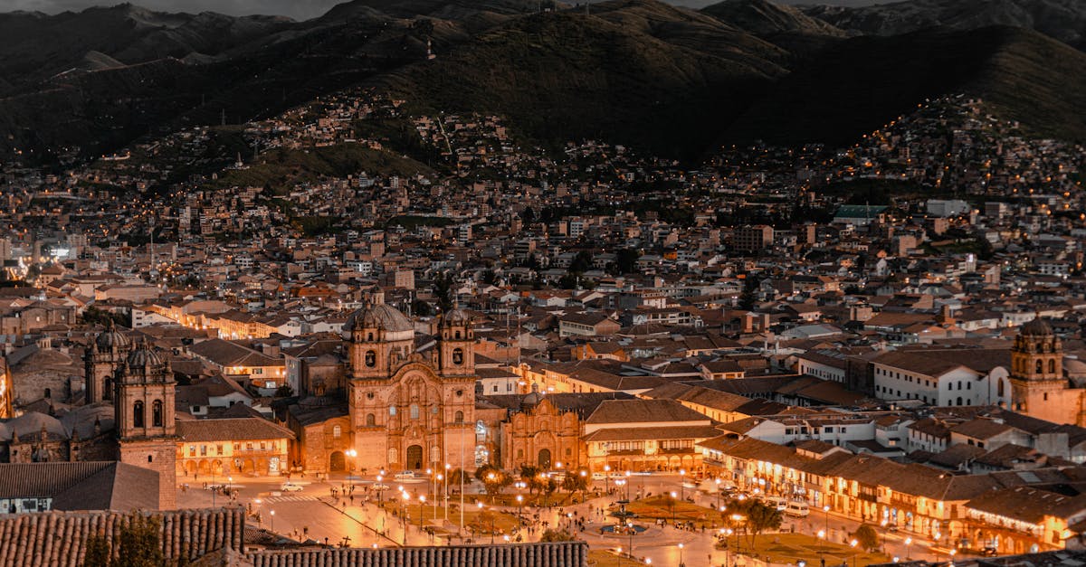 découvrez les andes, une chaîne de montagnes majestueuse qui s'étend sur plusieurs pays d'amérique du sud. explorez sa biodiversité unique, ses cultures riches et ses paysages époustouflants, allant des sommets enneigés aux vallées verdoyantes.
