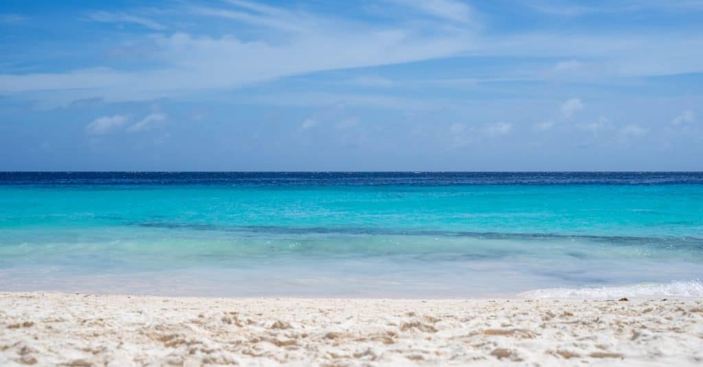 Plages des Caraïbes : Le Guide Complet pour Découvrir les Joyaux Côtiers de Colombie découvrez les plages paradisiaques des caraïbes, où le sable blanc, les eaux turquoise et le soleil éclatant se rencontrent pour offrir une expérience inoubliable. explorez les meilleures destinations balnéaires et plongez dans la beauté naturelle des îles pour des vacances de rêve.