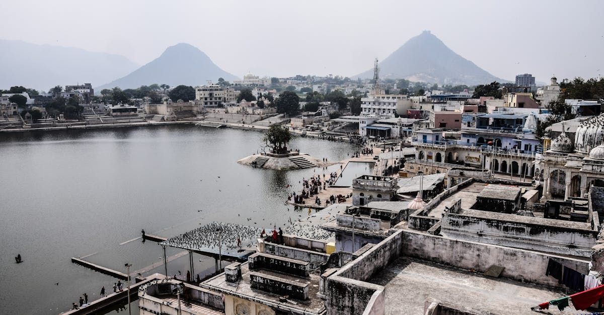 découvrez la beauté et la richesse spirituelle des temples hindous, véritables joyaux architecturaux qui reflètent la culture et la tradition de l'hindouisme. plongez dans un univers de dévotion, d'art et de mythologie à travers nos explorations des plus majestueux temples d'inde et au-delà.