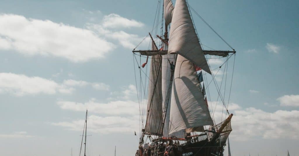 découvrez les navires historiques qui ont façonné l'histoire maritime. explorez leur héritage, leur conception et les récits fascinants qui les entourent. plongez dans l'aventure des grands explorateurs et des batailles navales emblématiques à travers ces vaisseaux mythiques.