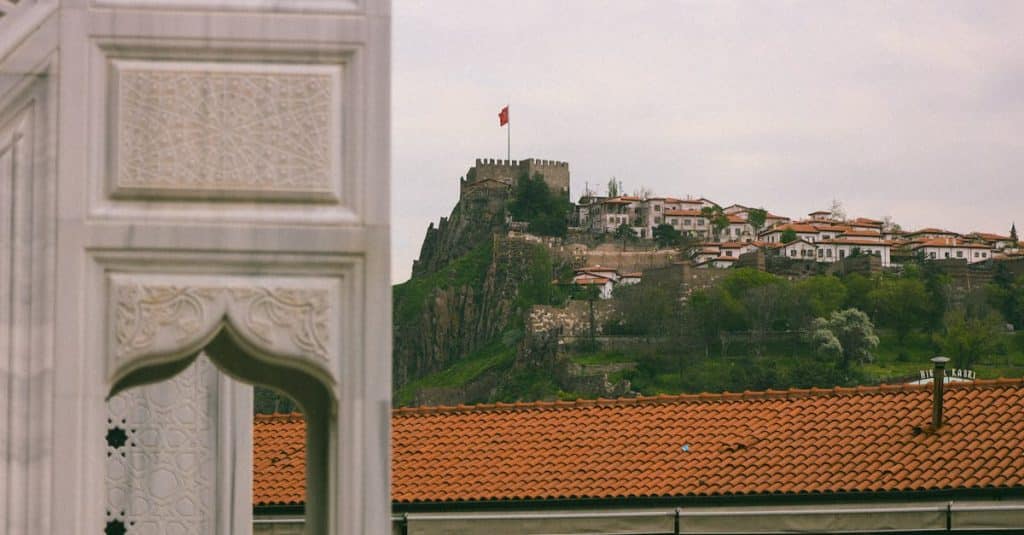 découvrez l'histoire fascinante des châteaux historiques, témoignages majestueux d'un passé révolu. explorez leur architecture, leur rôle dans les guerres et les légendes qui les entourent, et plongez dans un voyage à travers le temps. que vous soyez passionné d'histoire ou simplement en quête d'une excursion dépaysante, ces châteaux vous captiveront par leur grandeur et leurs récits.
