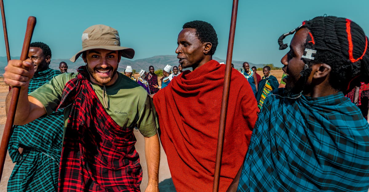 découvrez la culture fascinante des maasaï, ce peuple emblématique d'afrique de l'est, célèbre pour ses traditions, son artisanat coloré et son mode de vie en harmonie avec la nature. plongez dans un monde où les rituels ancestraux rencontrent la vie moderne et apprenez-en davantage sur leur histoire, leurs valeurs et leurs coutumes.