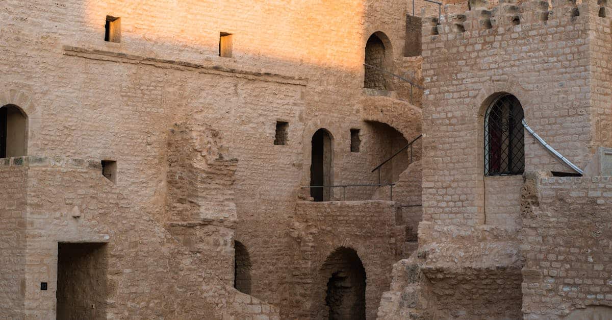 découvrez l'univers fascinant des châteaux médiévaux, emblèmes d'une époque riche en histoire. explorez leur architecture majestueuse, leurs légendes et les récits des seigneurs qui les ont habités. plongez dans le charme intemporel des forteresses qui ont défié les siècles.