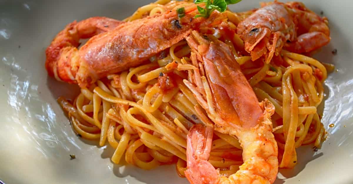 découvrez les saveurs envoûtantes de la cuisine méditerranéenne, où les ingrédients frais et authentiques se marient pour créer des plats savoureux et sains. explorez des recettes traditionnelles inspirées des côtes ensoleillées et laissez-vous transporter par la richesse des arômes et des couleurs de la méditerranée.