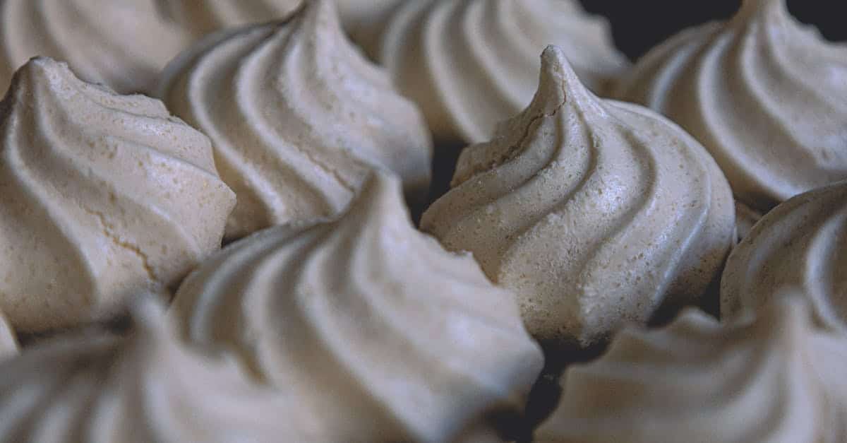 découvrez le merengue, une danse rythmée et envoûtante originaire de la république dominicaine. plongez dans l'univers de cette musique festive et apprenez ses origines, ses pas emblématiques et son influence sur la culture latino-américaine.