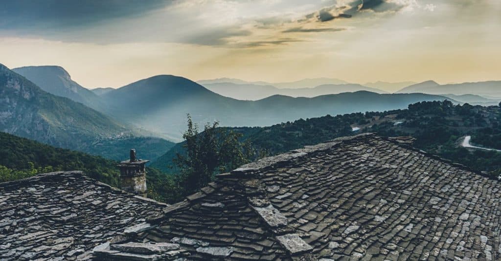 découvrez les villages de montagne, des havres de paix nichés au cœur des paysages alpins, où la tradition rencontre la nature. explorez leur charme authentique, savourez des spécialités locales et profitez d'activités en plein air dans un cadre idyllique.