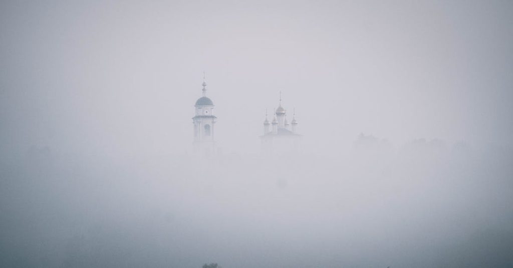 découvrez des châteaux mystiques où l'histoire et la légende s'entrelacent. plongez dans un univers féerique aux architectures envoûtantes, où chaque mur raconte une histoire fascinante. explorez ces trésors cachés et laissez-vous transporter par la magie des lieux.