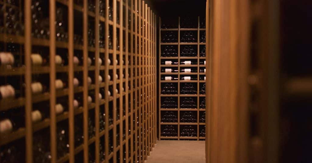 découvrez l'élégance et l'histoire des vignobles prestigieux, où chaque gorgée révèle le savoir-faire des vignerons. explorez des terroirs uniques et savourez des crus d'exception qui font la renommée des meilleures maisons viticoles.