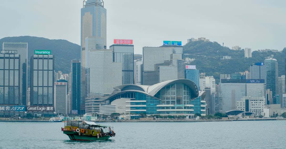 découvrez robben island, un site emblématique d'afrique du sud, célèbre pour son histoire poignante en tant que prison de nelson mandela. explorez ses paysages uniques et plongez dans le passé tumultueux du pays, tout en comprenant l'importance de la réconciliation et de la liberté.