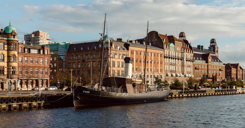 découvrez l'harmonie et l'élégance de l'architecture scandinave, caractérisée par des lignes épurées, des matériaux naturels et une intégration parfaite avec la nature. explorez les concepts de durabilité et de fonctionnalité qui font de ce style architectural une référence incontournable dans le design moderne.
