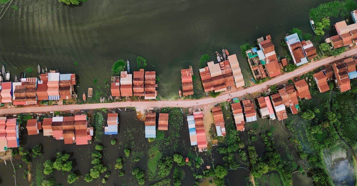 découvrez les villages sur pilotis, fascinantes constructions de toute beauté qui témoignent de l'ingéniosité humaine pour vivre en harmonie avec l'eau. plongez dans l'univers de ces communautés maritimes uniques, leur culture riche et leur mode de vie enchanteur.