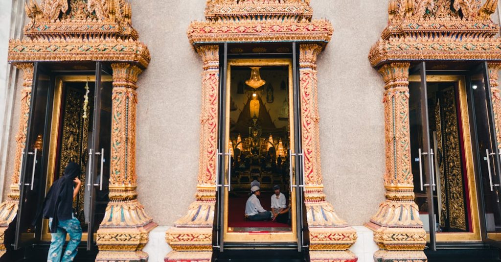 découvrez la majesté des temples thaïs, véritables joyaux architecturaux au cœur de la culture thaïlandaise. explorez leur histoire, leur art et les traditions spirituelles qui les entourent, tout en vous immergeant dans la beauté de ces lieux sacrés.
