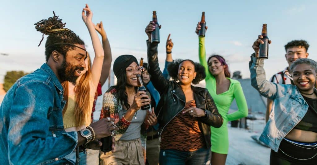 découvrez l'univers riche et complexe des bières trappistes, brassées par des moines dans des abbayes authentiques. plongez dans l'histoire, les saveurs uniques et l'artisanat exceptionnel qui font de ces bières un véritable trésor de la tradition belge.