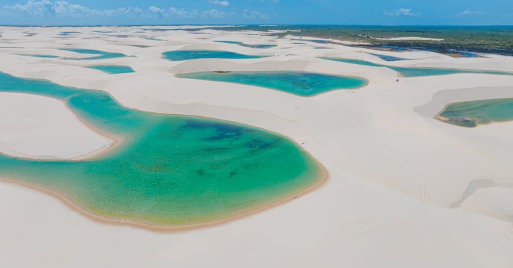 découvrez les lagons turquoise, véritables paradis terrestres où les eaux cristallines se mêlent à des plages de sable blanc. plongez dans une aventure inoubliable au cœur de paysages enchanteurs, idéaux pour la détente et les activités nautiques.