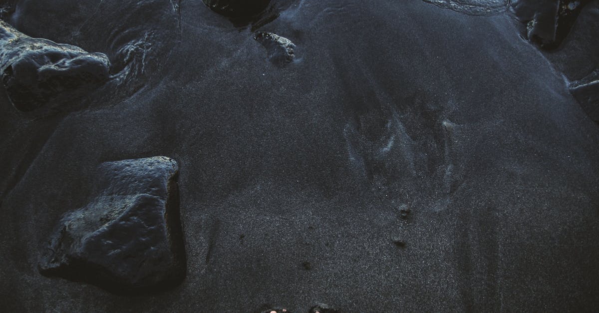 découvrez les plages volcaniques, des destinations uniques où la beauté sauvage de la nature se mélange à des paysages époustouflants. profitez de sables noirs spectaculaires, de formations rocheuses fascinantes et de paysages à couper le souffle. parfaites pour les amateurs de sensations fortes et les amoureux de la nature!