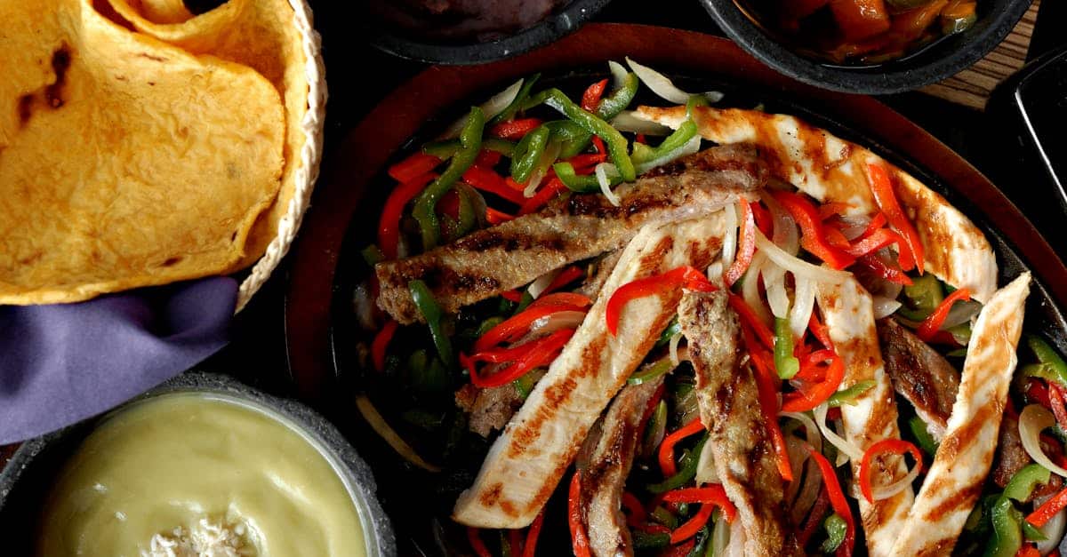 découvrez la richesse de la cuisine birmane, un mélange exquis de saveurs et d'épices. plongez dans un voyage culinaire à travers des plats authentiques qui reflètent la culture et la diversité de la birmanie. des currys parfumés aux salades rafraîchissantes, explorez des recettes uniques et apprenez à préparer des mets typiques qui raviront vos papilles.