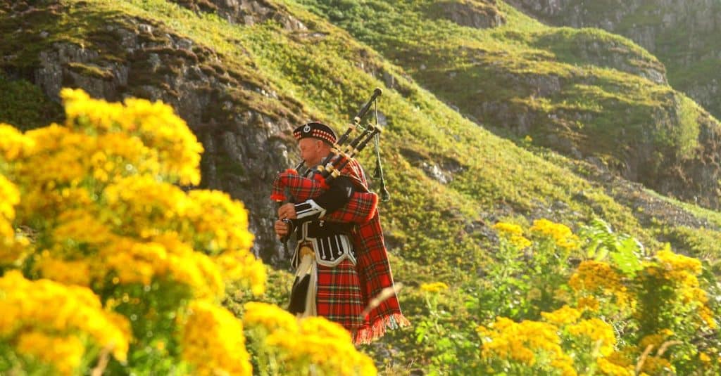 découvrez la magie de la musique celtique, une mélodie envoûtante qui évoque les traditions et l'héritage des cultures celtes. plongez dans un univers riche en émotions et en histoire grâce à des instruments authentiques et des chants traditionnels.