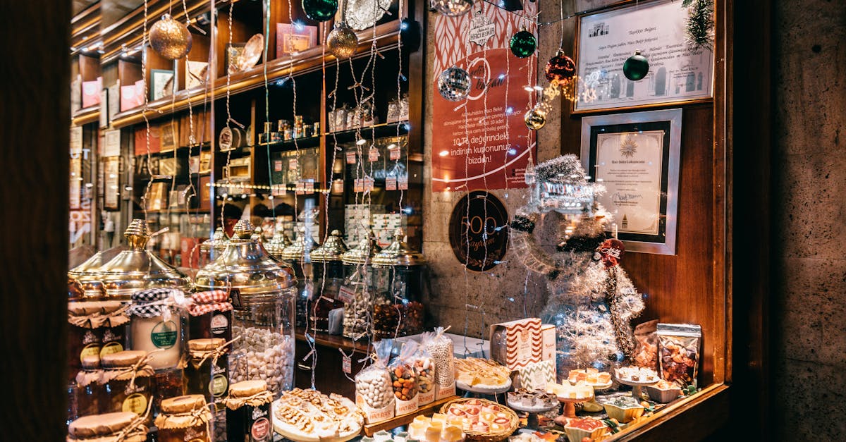 découvrez l'enchantement des marchés de noël, où l'ambiance festive s'allie aux délicieuses saveurs artisanales, aux illuminations scintillantes et aux cadeaux faits main. plongez dans la magie des fêtes et laissez-vous séduire par l'esprit chaleureux de noël.