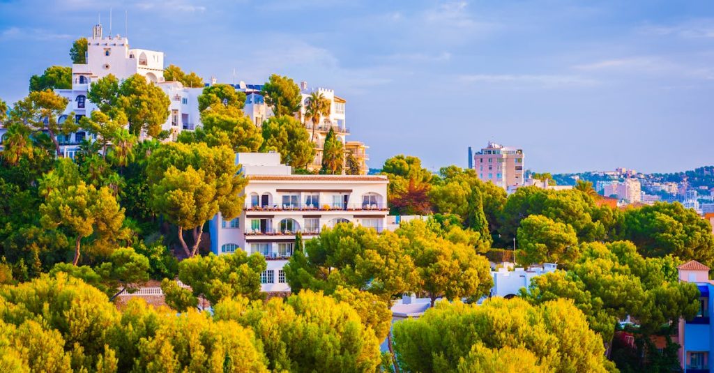 découvrez des villas pittoresques, alliant charme et caractère, idéales pour des vacances inoubliables. explorez des paysages enchanteurs et profitez d'un séjour relaxant dans des hébergements d'exception.