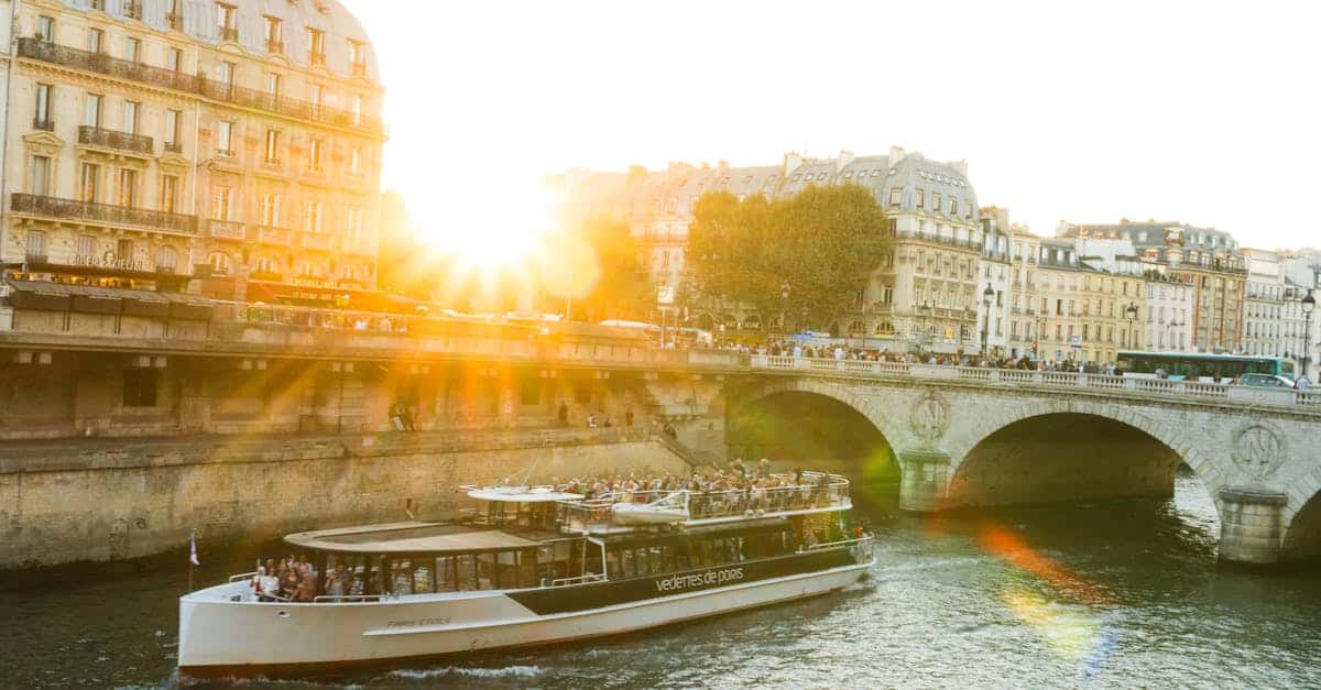 découvrez des croisières fluviales inoubliables à travers des paysages pittoresques. embarquez pour une aventure unique le long des rivières historiques, avec des escales dans des villes charmantes et des activités enrichissantes. profitez d'un confort exceptionnel et d'une cuisine raffinée tout en naviguant sur les eaux calmes.