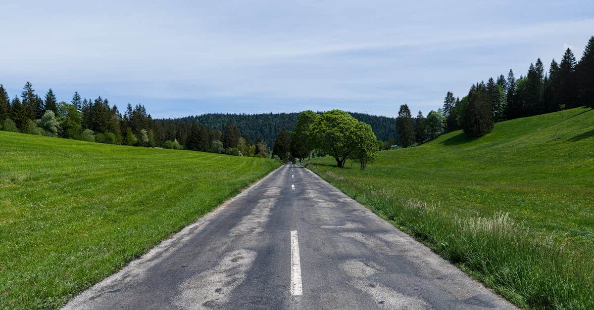 découvrez des routes pittoresques à couper le souffle qui vous guideront à travers des paysages spectaculaires et des panoramas époustouflants. parfaites pour les amateurs de nature et d'aventure, ces routes vous promettent une expérience inoubliable sur la route.