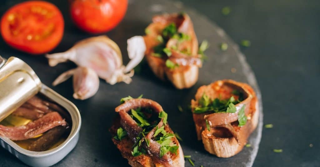 découvrez le monde savoureux des tapas, ces délicieuses petites bouchées espagnoles qui éveillent les papilles. parfaites pour un apéritif entre amis ou un repas convivial, les tapas allient créativité et tradition culinaire. explorez des recettes variées, des choix de vins et des astuces pour les savourer au mieux.