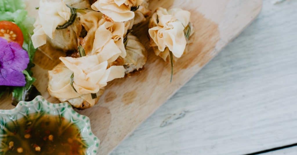 découvrez les saveurs envoûtantes de la cuisine thaïlandaise, mêlant épices exotiques, herbes fraîches et ingrédients de qualité. plongez dans un voyage culinaire unique avec des plats emblématiques tels que le pad thaï, le curry vert et le tom yum, pour une expérience gastronomique inoubliable.