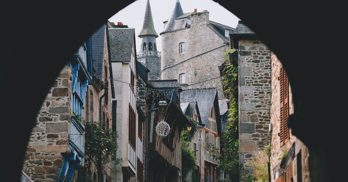 découvrez la bretagne, une région française riche en paysages époustouflants, culture vibrante, et traditions maritimes. explorez ses côtes sauvages, ses villages pittoresques et sa délicieuse cuisine locale. partez à l'aventure au cœur de cette destination unique !