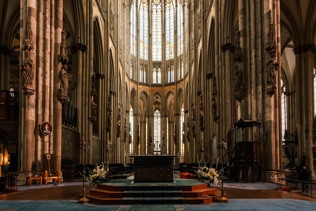 découvrez l'élégance et la grandeur des cathédrales à travers le monde. explorez leur histoire, leur architecture impressionnante et leur rôle spirituel dans nos sociétés.