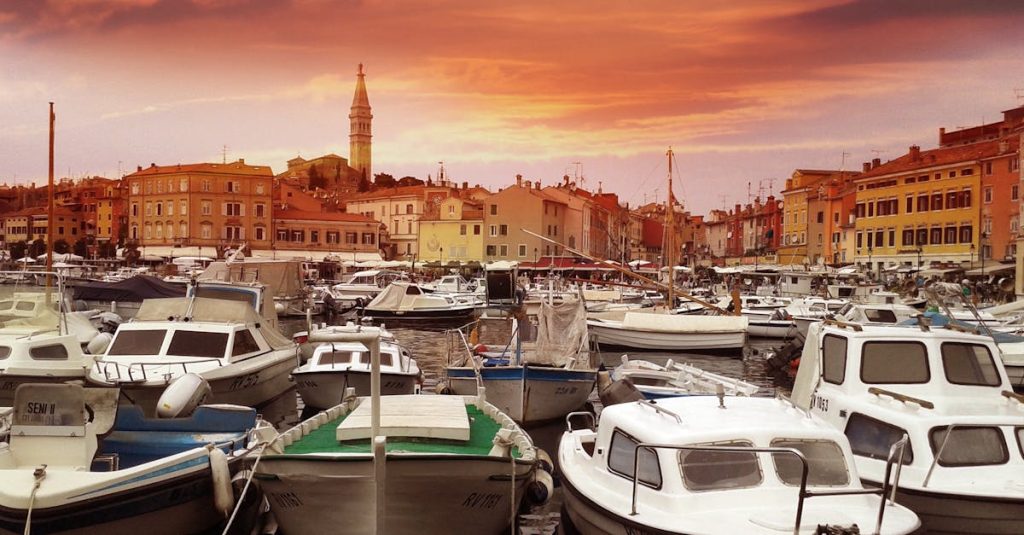 découvrez la beauté envoûtante de la croatie, un pays où des paysages côtiers pittoresques, des villes médiévales fascinantes et une nature préservée vous attendent. explorez ses parcs nationaux, ses plages idylliques et son riche patrimoine culturel pour une expérience inoubliable.