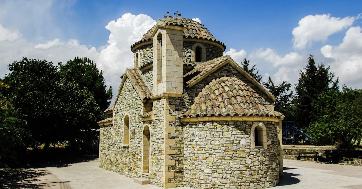découvrez chypre, une île méditerranéenne riche en histoire, culture et paysages à couper le souffle. profitez de ses plages ensoleillées, de ses sites archéologiques fascinants et de sa délicieuse cuisine pour une expérience inoubliable.