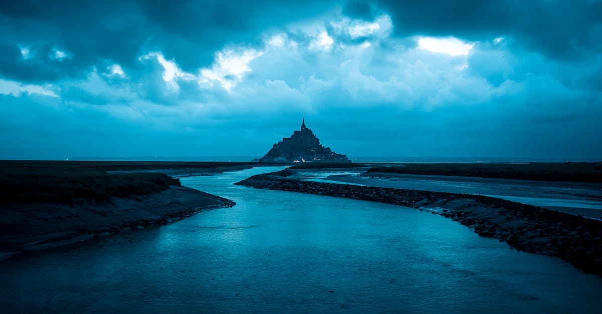 découvrez les îles françaises, de la beauté des paysages aux traditions culturelles uniques. explorez des destinations idylliques comme la corse, les îles de la madeleine et bien d'autres, pour des vacances inoubliables au cœur de la nature et du patrimoine français.