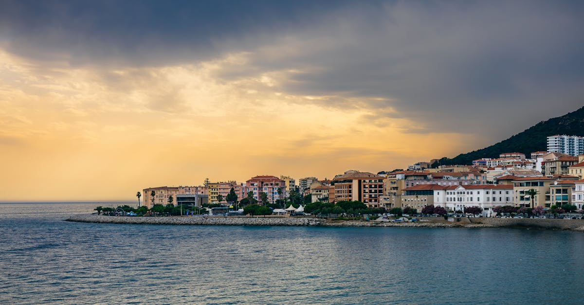 découvrez les îles françaises, véritables joyaux de la culture et de la nature, offrant des paysages époustouflants, des plages paradisiaques et une gastronomie savoureuse. évadez-vous vers ces destinations idylliques pour des vacances inoubliables.