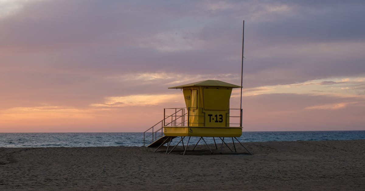 découvrez fuerteventura, une des îles enchanteresses des canaries, réputée pour ses plages de sable blanc, ses eaux cristallines et ses paysages volcaniques. parfait pour les amateurs de randonnée, de sports nautiques et de détente au soleil, fuerteventura offre une expérience inoubliable entre nature préservée et culture locale.