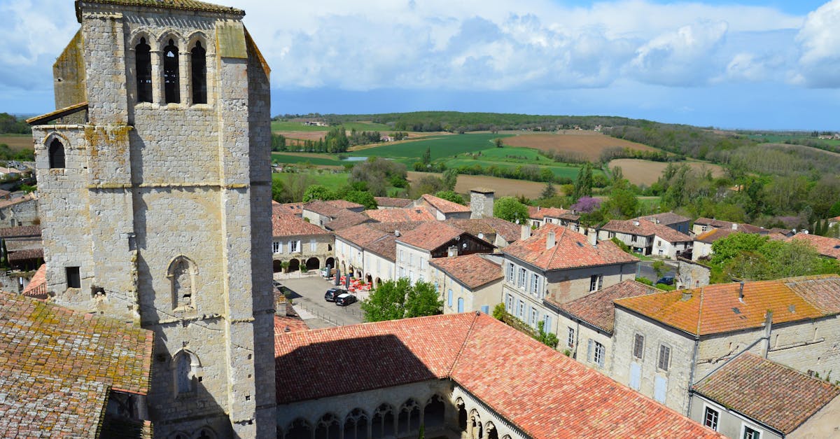 découvrez le gers, département incontournable du sud-ouest de la france, célèbre pour ses paysages verdoyants, sa gastronomie savoureuse et son riche patrimoine culturel. explorez ses villages pittoresques, ses marchés locaux, et savourez des spécialités comme le foie gras et le armagnac. parfait pour les amoureux de la nature et les passionnés d'histoire.