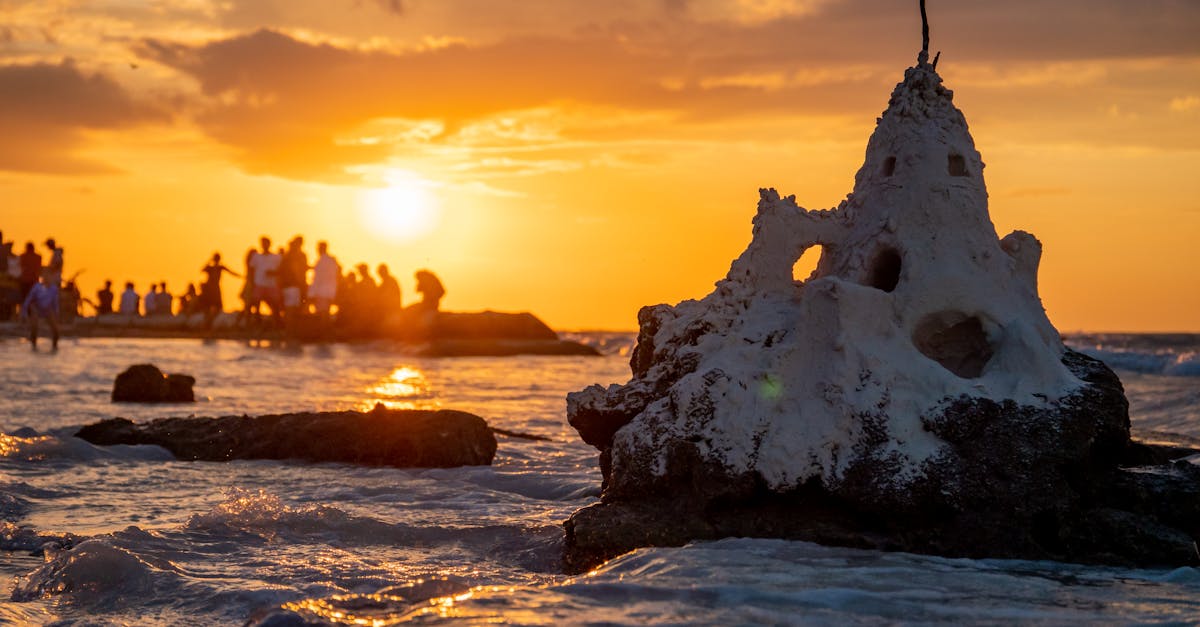 découvrez holbox, une île paradisiaque au large de la côte du mexique, célèbre pour ses plages de sable blanc, ses eaux turquoise et son ambiance détendue. plongez dans la nature sauvage, explorez la faune marine et savourez la gastronomie locale dans ce havre de paix.