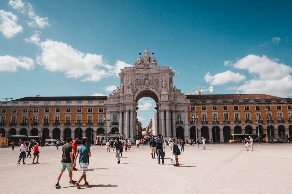 Un séjour de 3 jours à Lisbonne : itinéraire et conseils découvrez lisbonne, la magnifique capitale du portugal, où l'histoire rencontre la modernité. explorez ses quartiers pittoresques, dégustez sa délicieuse cuisine, et profitez de vues imprenables depuis ses collines. vivez l'accueil chaleureux et la richesse culturelle de cette ville ensoleillée.