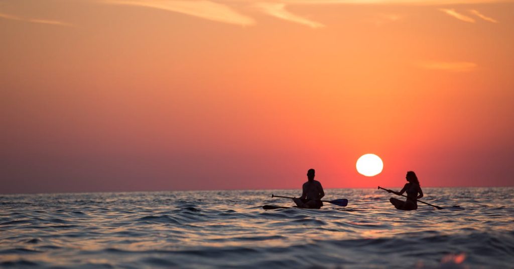 découvrez les joies du paddle, un sport aquatique captivant qui combine plaisir et exercice. que vous soyez débutant ou adepte, explorez les différentes techniques, équipements et destinations pour profiter pleinement de cette activité en pleine nature.